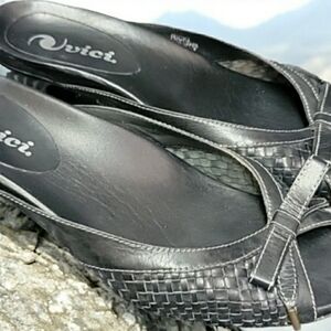 Vici Black Size 8 Weave slides with small heels.
